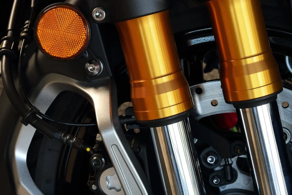 Skidora Technique moto freinage modulé sur route humide
